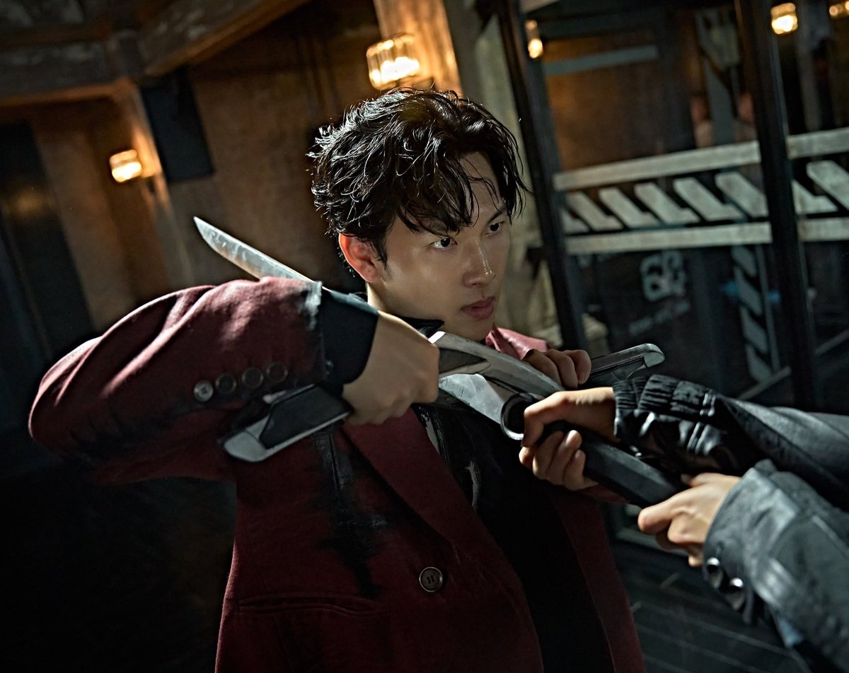 sunizup's tweet photo. #YimSiwan's stern gaze, diverse facial expressions, &amp; the depth of emotion he conveys even in the action scenes are superb! The two-shots between #SolGyunggu &amp; #Siwan at the beginning &amp; end of the film are must-see sequences for #Merciless fans! #임시완 #불한당 https://t.co/U2v1lpFyif