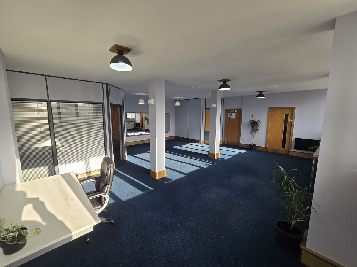 #ToLet -  Flexible Office / Business Space on Chippinghouse  Road, Sheffield

📍Works 57, 57 Chippinghouse Road, Sheffield, S8 0ZF

Marketing details: smcbrownillvickers.com/properties/331…

#Sheffield #WFH #Offices #Commercial