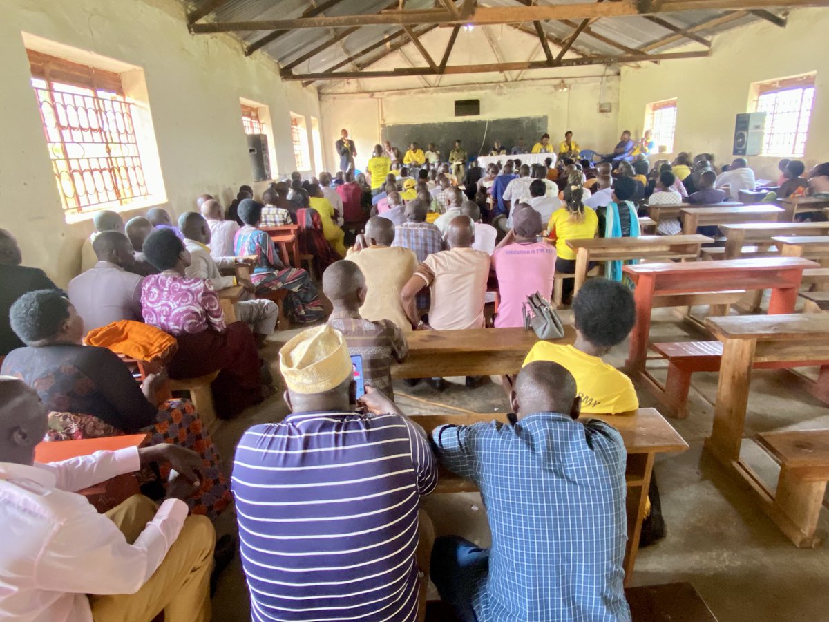 DAG Hon. Jackson Kafuuzi (MP) accompanied by the Kyegegwa DPC, RDC, NRM Chairman and other party leaders, is holding meetings with NRM flag bearers in Mpara T/C and Mpara S/C. The meetings are aimed at rallying support for President Museveni and all NRM flag bearers.

#CTVNews