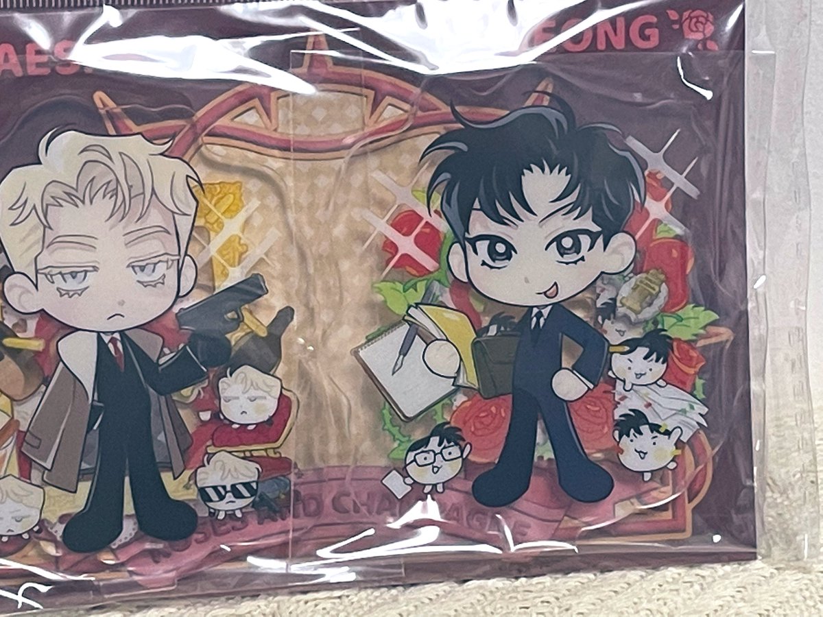 ray77708's tweet photo. #장미와샴페인 终于收到蔷薇与香槟的国谷了。小情侣🥰 https://t.co/BITY278Rwx