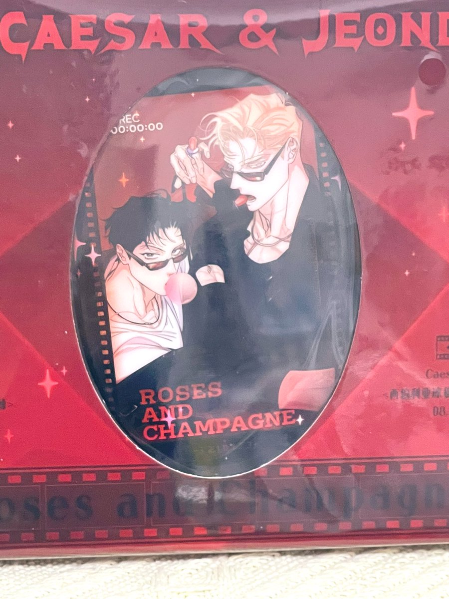 ray77708's tweet photo. #장미와샴페인 终于收到蔷薇与香槟的国谷了。小情侣🥰 https://t.co/BITY278Rwx
