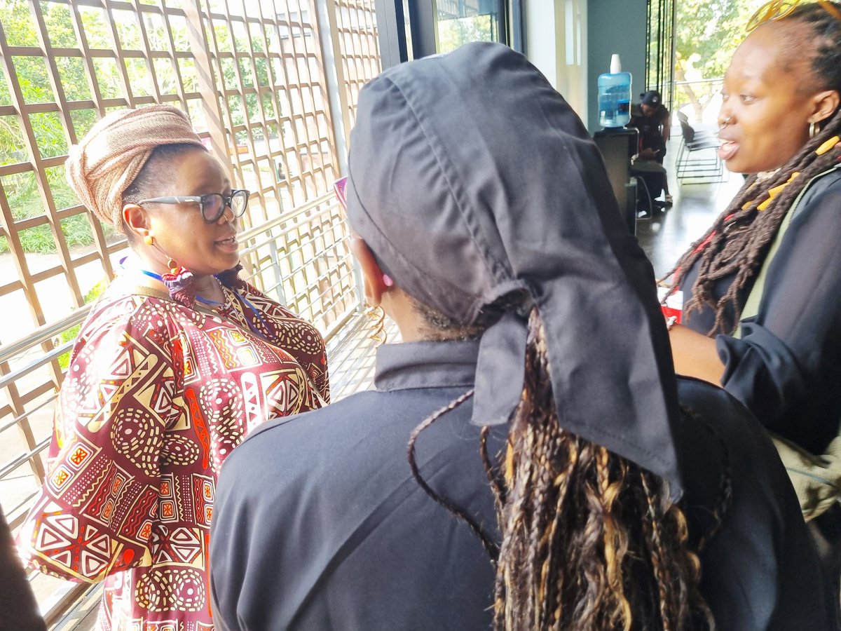 Thekgang_NPC's tweet image. Quick caucus of #AfricanAuthors @LuthuliMuseum 
#OneCity5Books 
#ThekgangNPC
@LS3841 
#ReadersImbizo in the #KwaDukuza community 🙌🏾