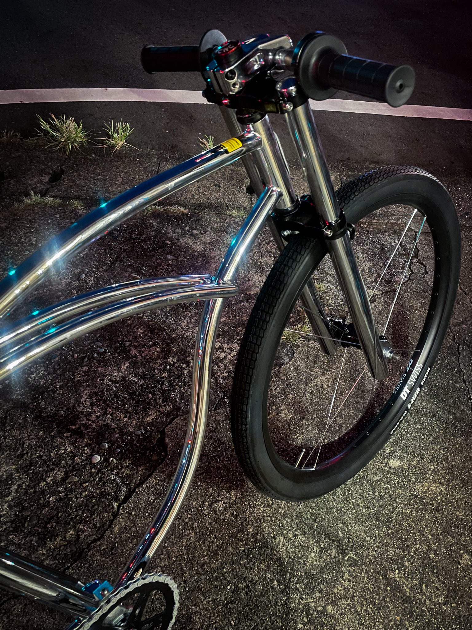 カスタムマウンテンバイク、箱に梱包していますが、30分で組み立て乗って帰れる 07005053-1b.jpg