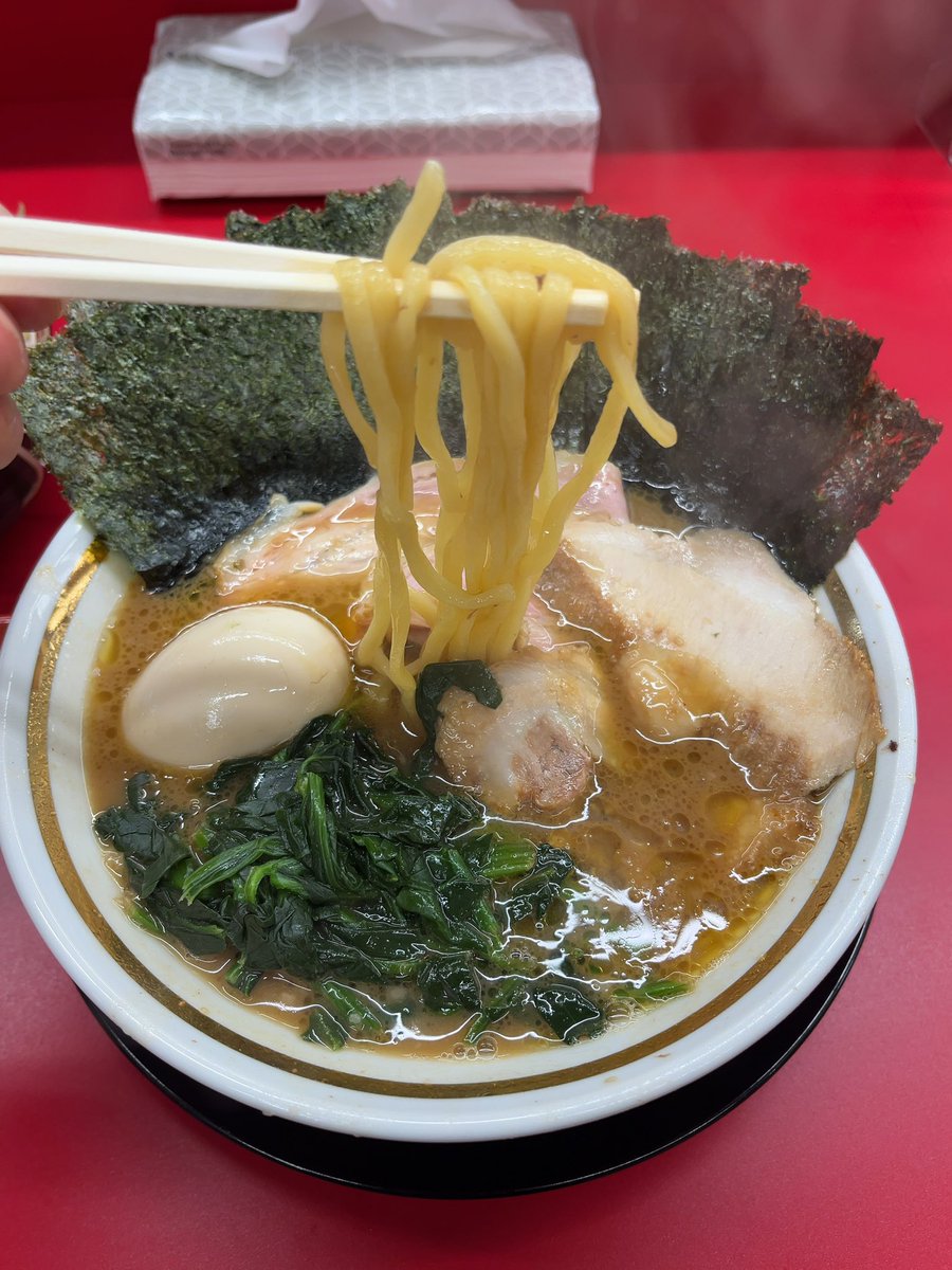 ラーメン好き 🍜🐷 ＼二代目一幸舎の本格豚骨ラーメン！／🍜🐷 背脂の旨みが