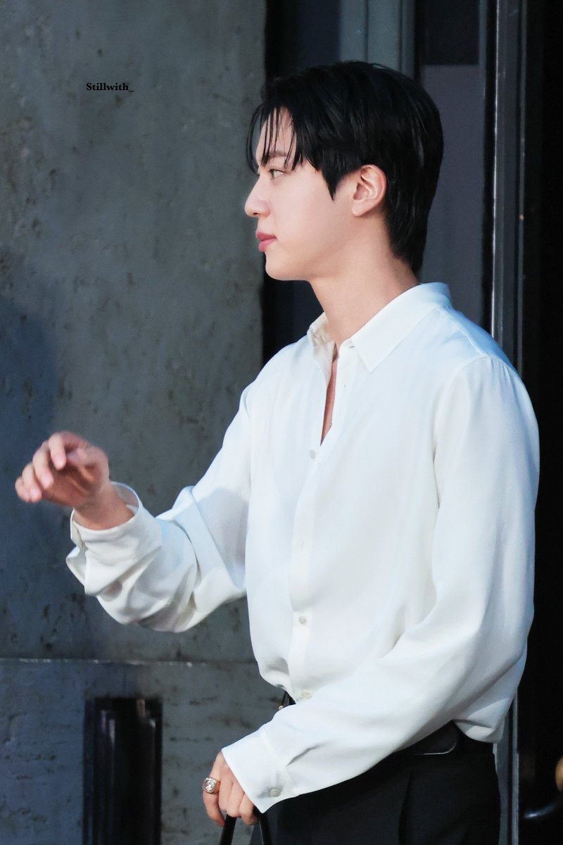 Stillwith_kJin's tweet photo. 250923 Gucci
#JinxGucci #๊ตฌ์ฐ #mfw #GucciLaFamiglia #GucciSS26 @gucci
#๋ฐฉํ์๋
๋จ์ง #๊น์์ง #์์ง #์ง #BTSJIN #JIN
@BTS_twt https://t.co/Jhd57SWaAV