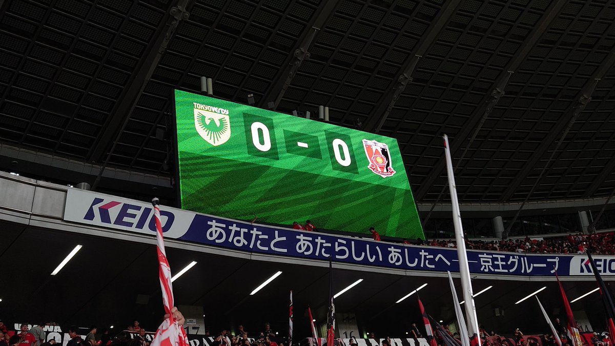 語ったり議論したりする価値も無いサッカーです。
偶然上手くいって勝てる時「も」たまにはあるかなってだけ。
全てが運任せ。そこにセオリーは存在しない。