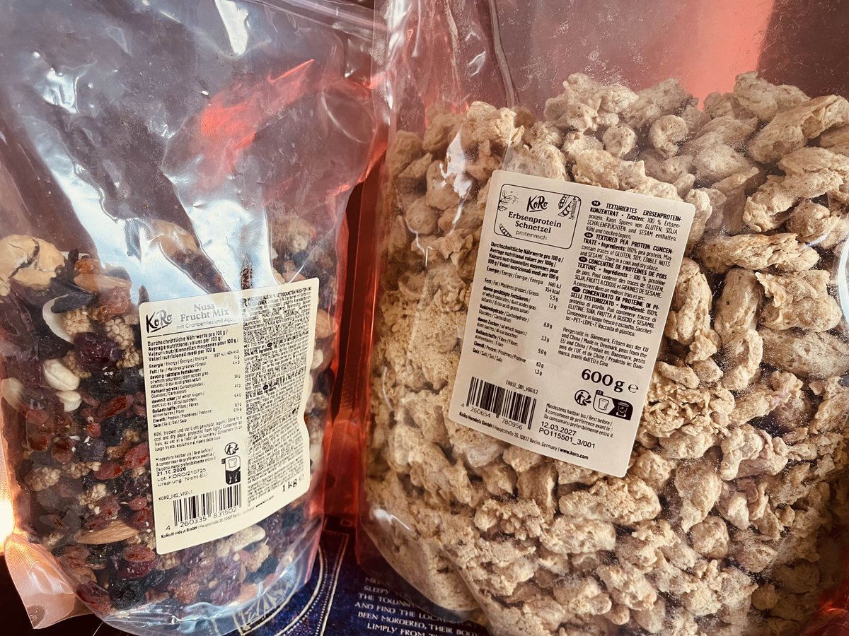 #Werbung Diese 2 sind super Spitze. Der Nuss Frucht-Mix steht zum Snacken bereit &amp; das Erbsenprotein-Schnetzel ist nen banger Fleisch-Ersatz. Schmeckt mega, große Empfehlung mal auszuprobieren.😊

Checkts hier aus: hier.gg/SnowSnacktKoRo &amp; mit Code "Snowryo" gibts 5% Rabatt