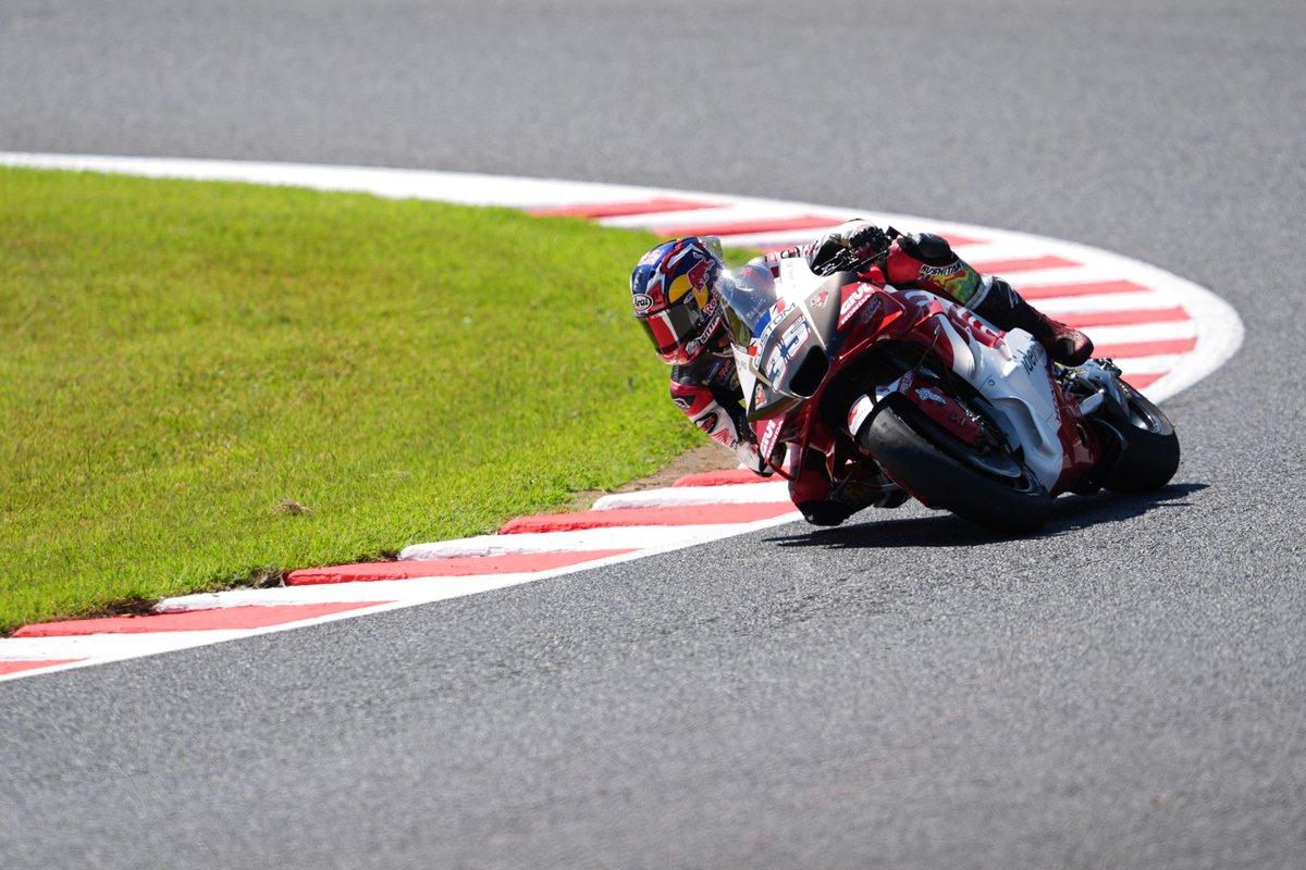 lcr_team's tweet photo. 17th @somkiat35 – Sprint #JapaneseGP
🎤“The start was good, but managing the fuel and the tyres was tricky. Early on, the tyre overheated, which made things difficult, and I felt a lot of spinning. The team is now analyzing everything to improve ahead of tomorrow.” https://t.co/TN4e1aEVcY