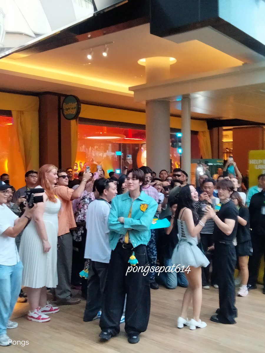 pongsepat614's tweet photo. No Zoom😭😭😭😭 beneran sedeket itu😭😭😭😭😭 gue sampe nangis 😭😭😭 

NANI WITH BUTTER BABY

#ButterBabyxNani
#hirunkit_ https://t.co/XkkiTHxGyU