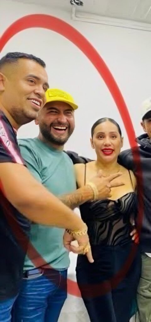 cogitoergosum68's tweet photo. Las Vocales Malditas de Churpia Cuevas.
"Lo corroboro: sólo follo con #chokos, #topos o cholos horrorosos.
Los convoco, los toco, los monto, los provoco. Otorgo coño o sobo lomos con morbosos modos, por bonos poco honrosos: choclos, bolsos, osos o #chochos.
¡Honor no conozco! https://t.co/mlJluWqqqR