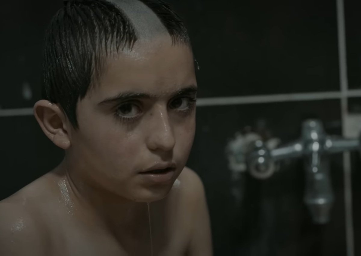 "Oğlum sizin sıcak suya ihtiyacınız yok galiba...banyo bitene kadar birbirinizi soğuk suyla yıkayacaksınız." 

| Okul Tıraşı