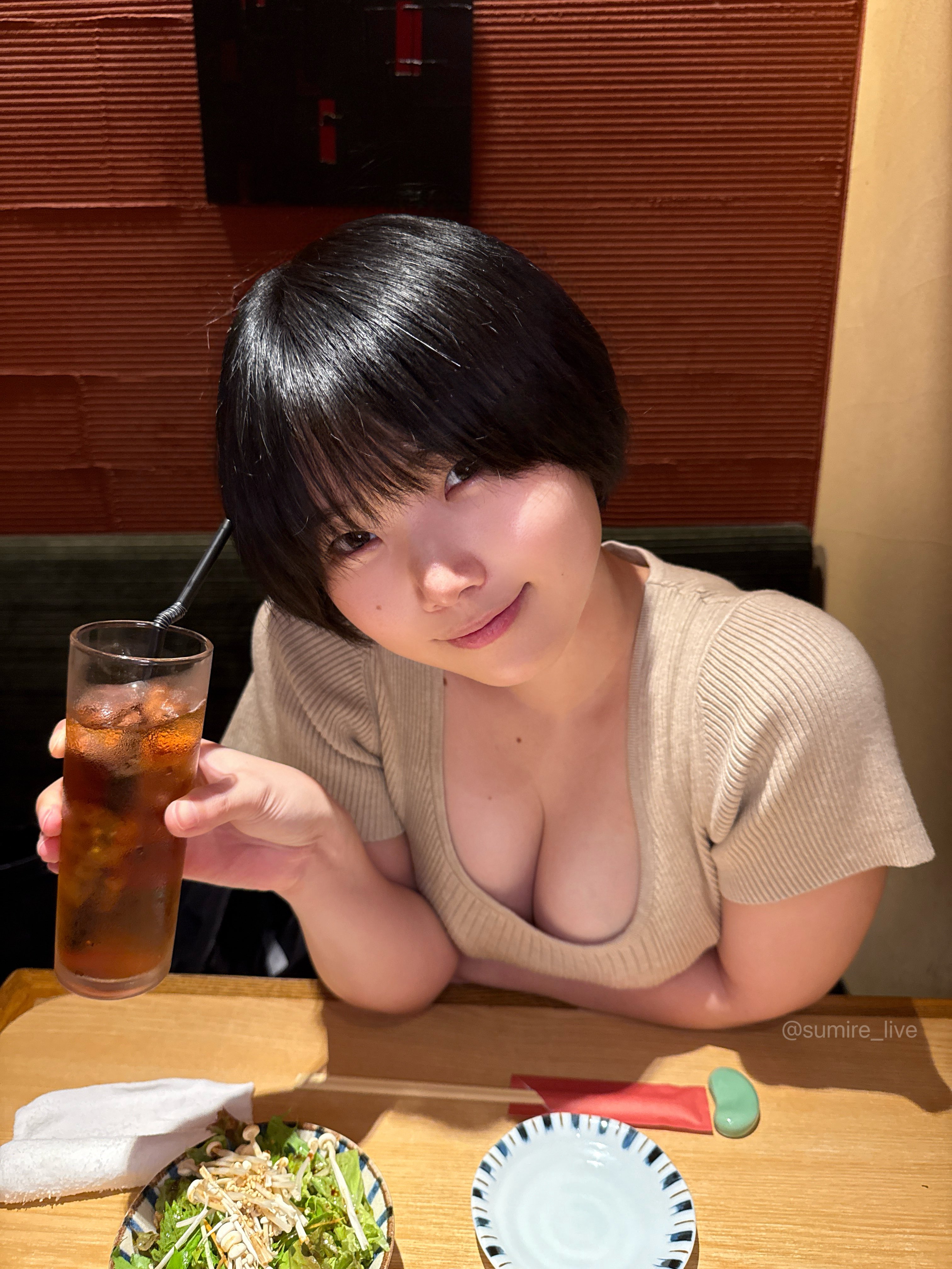 彼女さん厳しくな〜い？ 私ならそんな事しないのにな〜｜すみれchさんのエロ画像まとめ（@sumire_live）