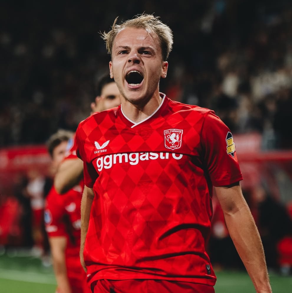 Ayer, por lo que sea, los del Twente no criticaban tanto a Van den Belt.

Por lo que sea. 🤫🇳🇱