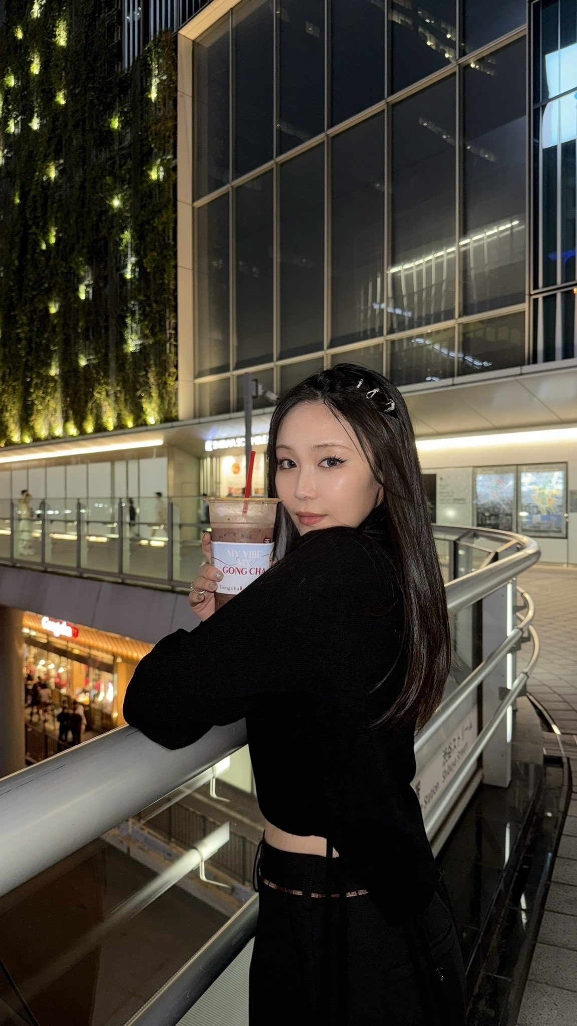 鷲尾伶菜さんのhoodie_L size 最近のお衣装たち stylist @tammyyy_stylist