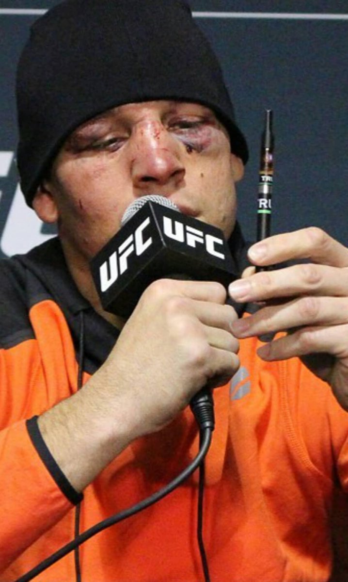 Farmfresh_osaka's tweet image. 土晩の準備は万端ですか❔
戦の準備をされにくる殿方もチラホラ🙊🍯🙈🍁🙉
週末を楽しみたい方はアメ村の秘密基地㊙️まで🚶🚪
#合法 #THCFREE #cannnabis  #CBD #CBN #CRDP #CBG  #HEMP #420Family #ロイヤルハニー #ニコパフ  #420家族 #合法大麻 #japantravel #夜游 #大麻 #大阪观光 #大阪旅行