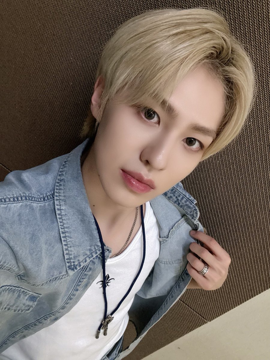 by_EPEX's tweet photo. 💙🤎

#EPEX #이펙스 #AYDEN #에이든 https://t.co/SY12LjUeDe