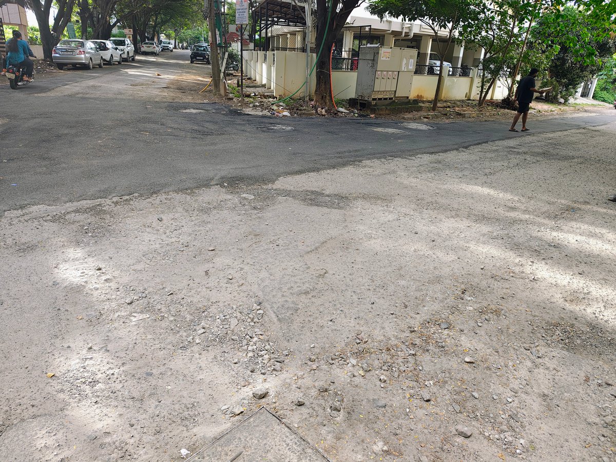 rohitdassani's tweet photo. That's what you get when you pay half the taxes!! Only half road fixed! Come on #bengaluru #rrnagar @CMofKarnataka @DKShivakumar #potholes #potholesofbengaluru https://t.co/xDRSjn64IS