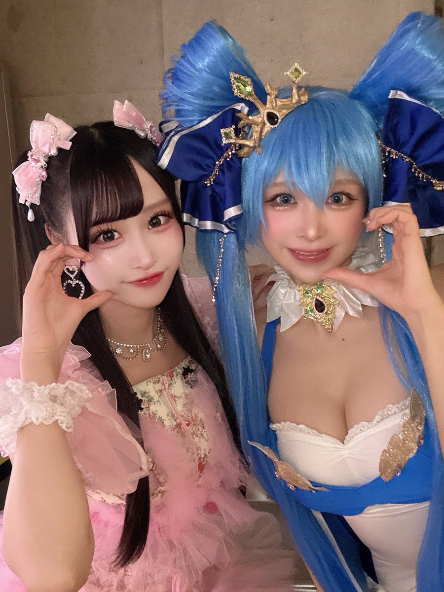 控え室にてピンク色のかわいこちゃんがいる！
って見てみたら みやももちゃんだったٜ ྀི ͚ɞ̴̶̷ ·̮ ɞ̴̶̷ ͚ ྀིᡘ݂🍑

うれちー💕
#TGS2025 #東京ゲームショウ2025
#東京ゲームショウ https://t.co/U8DYZ2r8DV