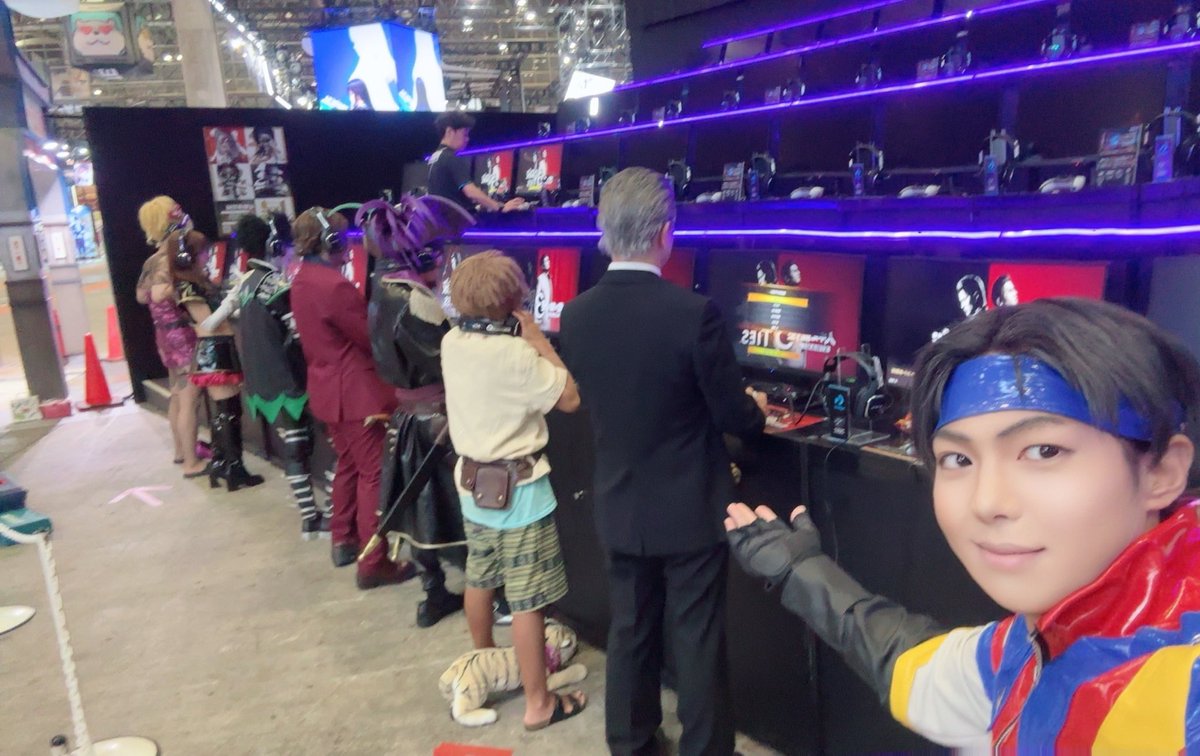 龍が如く公式コスプレイヤーのみんなで、
「龍が如く 極3」の体験版をプレイしたぞ！！

ロードめちゃ早くてびっくりした。
あと峯はデフォで「ため技」使いやすくて良かった！
#TGS2025 #龍が如く