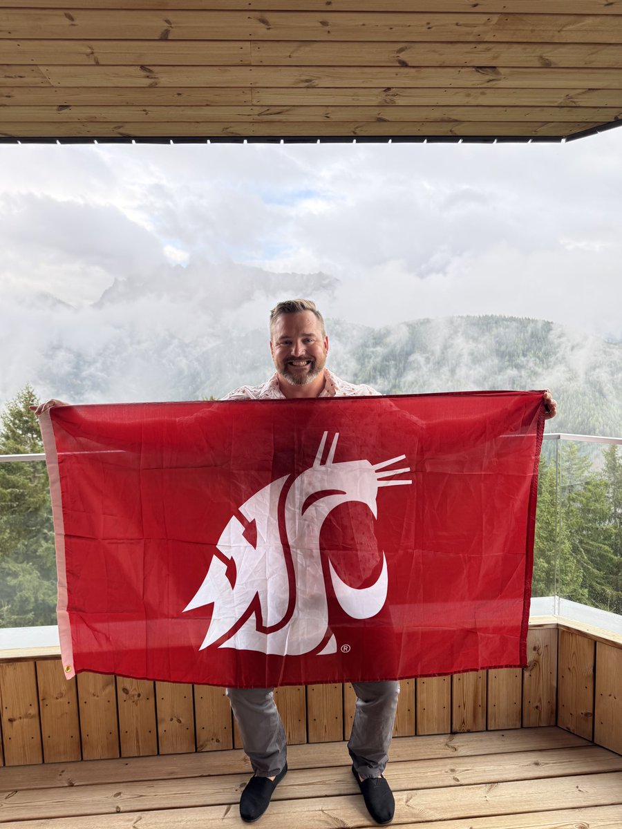 awesomestdude1's tweet image. Waving the flag in the Dolomites in northern Italy @olcrimson #GoCougs
