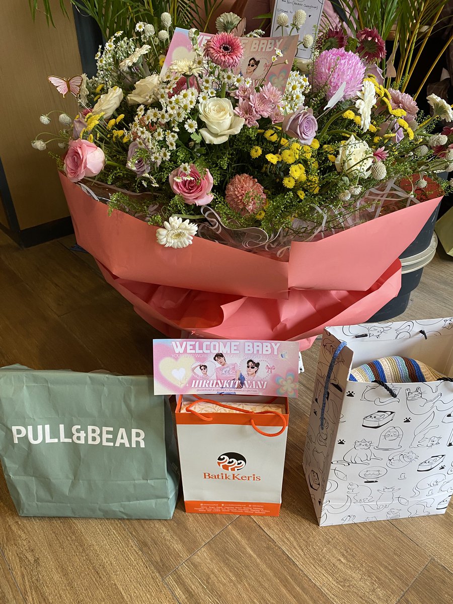 SNfamily_INA's tweet photo. Gifts for @Hirunkit_ 🌸💗

@SNfamily_INA and @NaniHirunkit_ID 💗
♡
Handbanner project collaborating with @SNFamily_INA @NaniHirunkit_ID @IMINAS_ID @kotaeid ♡ 

NANI WITH BUTTER BABY

#ButterBabyxNani https://t.co/4mSm6pGwbW
