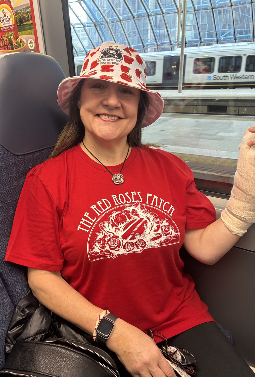 I’m #RedRoses ready! Heading to my favourite pub! <a href="/CabbagePatchPub/">The Cabbage Patch</a> 🌹🌹🌹🌹