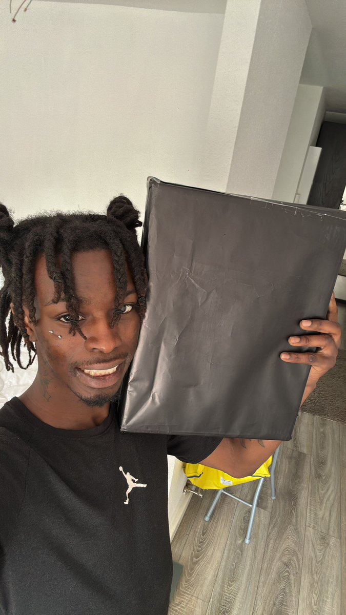 L1ttle9ibo's tweet photo. I luv being a artist 💯💕 https://t.co/R0bFPJvoMN