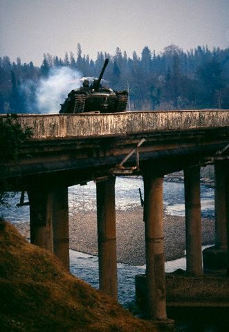 В этот день, 27_ого сентября в 1993г. пал Сохуми 🩸 

13 месяцев и 13 дней длилась это война с многократно превосходящими орками…

Против Грузии воевали сепаратисты, русские спец отряды типа Дельта и черный дельфин, Казаки, северо кавказские бандформирования во главе с Басаевым.