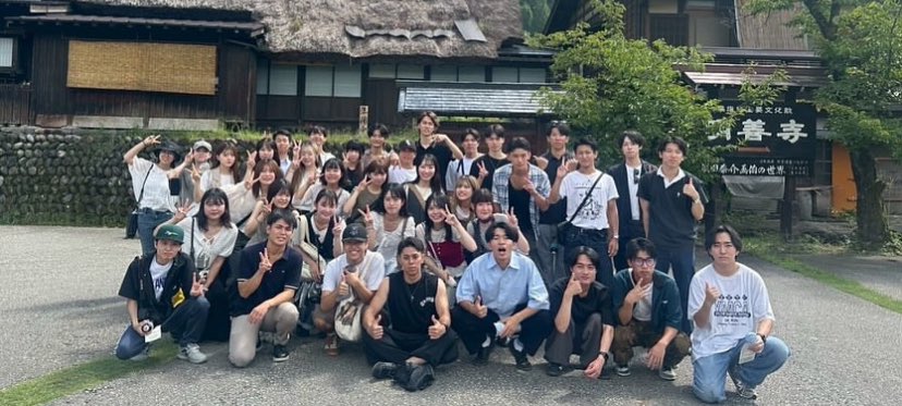 ishihara_semi's tweet photo. こんにちは！！石原ゼミです😊

9/16~17にかけて、ゼミ全体で岐阜旅行に行きました！！

初日はバーベキューを楽しみ、その後鍾乳洞を見学しました！夕食後には花火もしました✨️🎇

2日目は白川郷を観光し、高山でも食べ歩きを楽しみながら街の雰囲気を満喫しました！

 #石原ゼミ https://t.co/5XYSAYgQgv