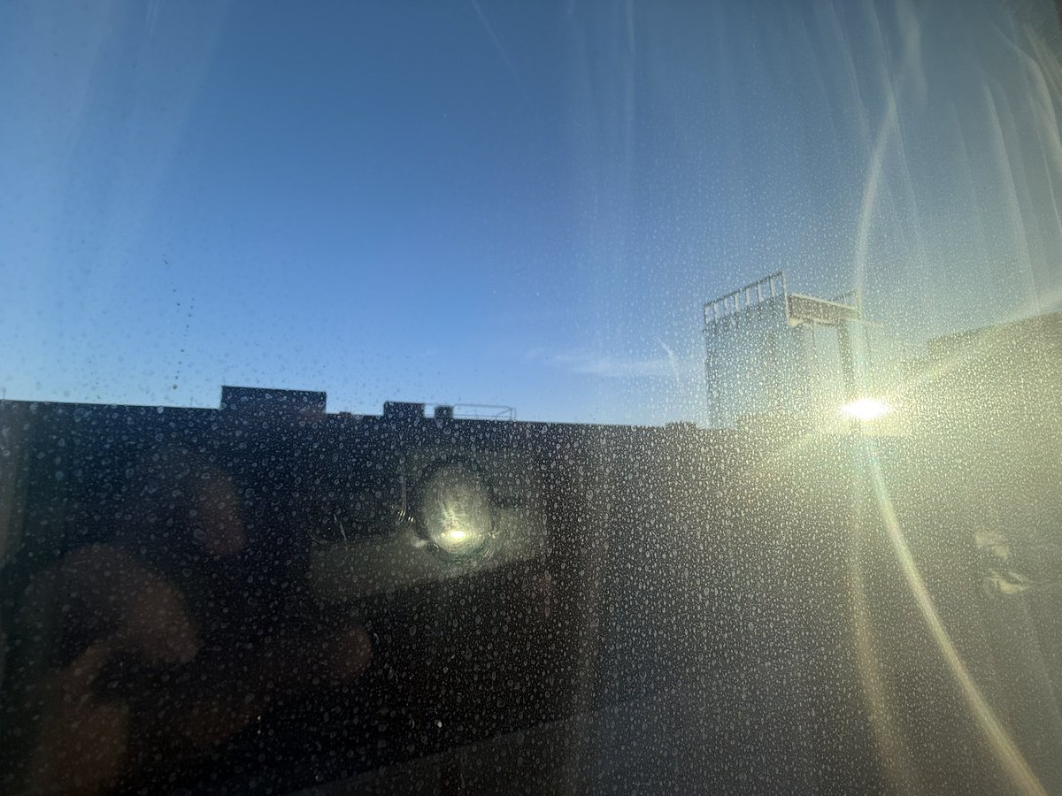 wapple15's tweet image. Good morning from #Boston and I can’t believe they didn’t rush right out &amp;amp; clean the windows yesterday…🤣🤣…a bit of #ShadowsReflects going on here too.