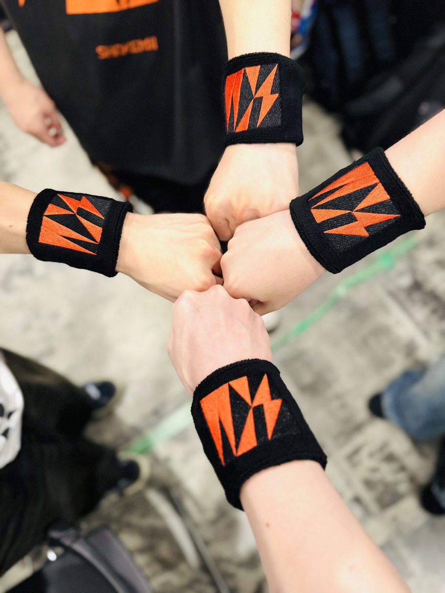 しゃけみーワンマンをクレノアで見てきた

マジですげえ良かった。
熱い魂を感じた、最高やった。

ホントに誇らしく素晴らしいメンバーや！
そして最高の相棒や！
お疲れ様！