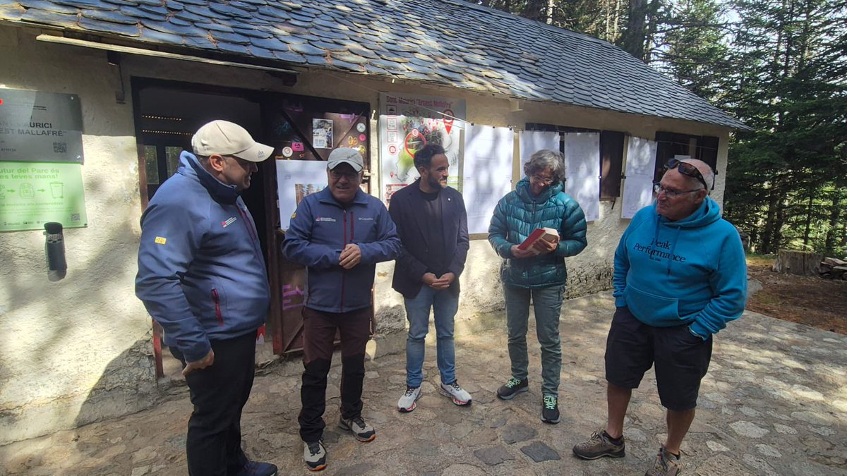 FEEC (@feec_cat) on Twitter photo Avui hem bufat 🎂🎂🎂 5️⃣0️⃣ espelmes al refugi de Mallafré al <a href="/pnaiguestortes/">Parc Nacional Aigüestortes Estany de Sant Maurici</a> .
S’ha presentat també l’avantprojecte de la reforma del mateix refugi.
A més a més del president i el vicepresident de la #FEEC, <a href="/jordimerino75/">Jordi Merino</a> i <a href="/jcasanovasfeec/">Josep Casanovas</a> a l’acte hem comptat amb el #SGE Avui hem bufat 🎂🎂🎂 5️⃣0️⃣ espelmes al refugi de Mallafré al <a href="/pnaiguestortes/">Parc Nacional Aigüestortes Estany de Sant Maurici</a> .
S’ha presentat també l’avantprojecte de la reforma del mateix refugi.
A més a més del president i el vicepresident de la #FEEC, <a href="/jordimerino75/">Jordi Merino</a> i <a href="/jcasanovasfeec/">Josep Casanovas</a> a l’acte hem comptat amb el #SGE