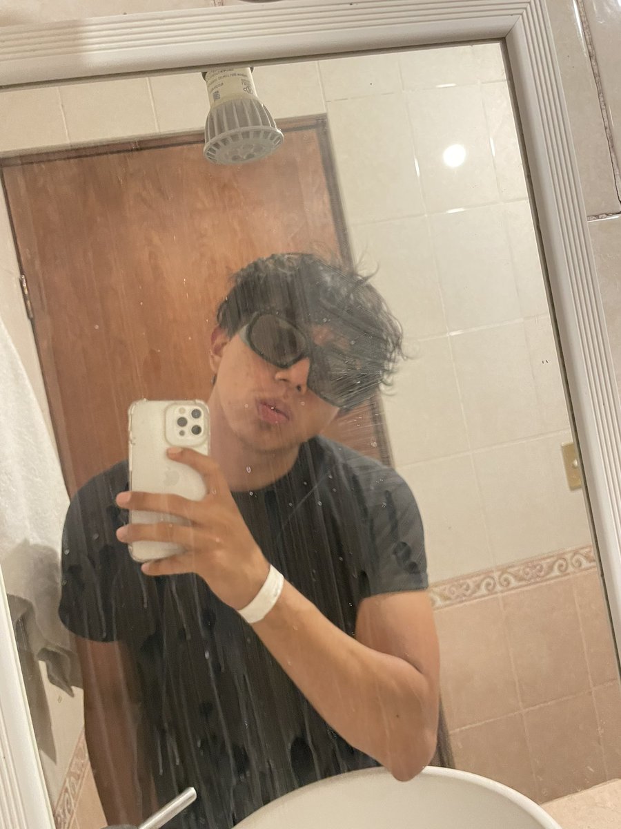 Delogram's tweet image. Vivo si me exiges pequeño Delo 🖤