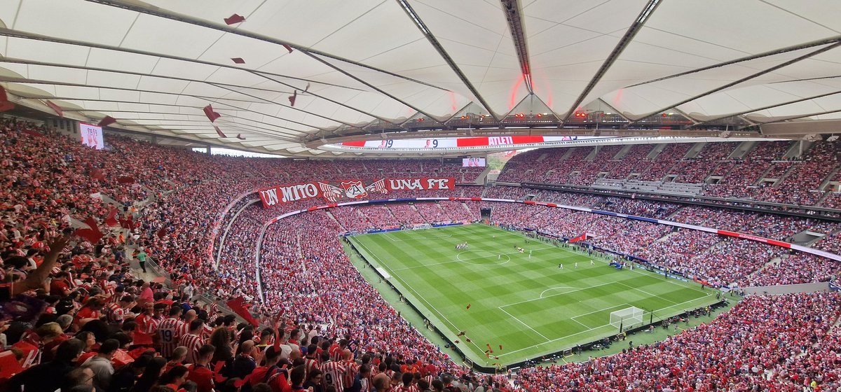 estoesatleti's tweet image. ❤️🤍 Asi recibió el Metropolitano al Atlético de Madrid ❤️🤍