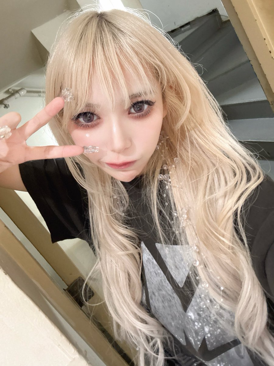 sioyours's tweet image. 雨の城ツアーファイナル
ありがとうございました🌧️🍬
土砂降りの夜も 明け方の雨上がりも
この部屋で 
隣にいさせてね♡

#雨の城ツアー2025
#MAPA