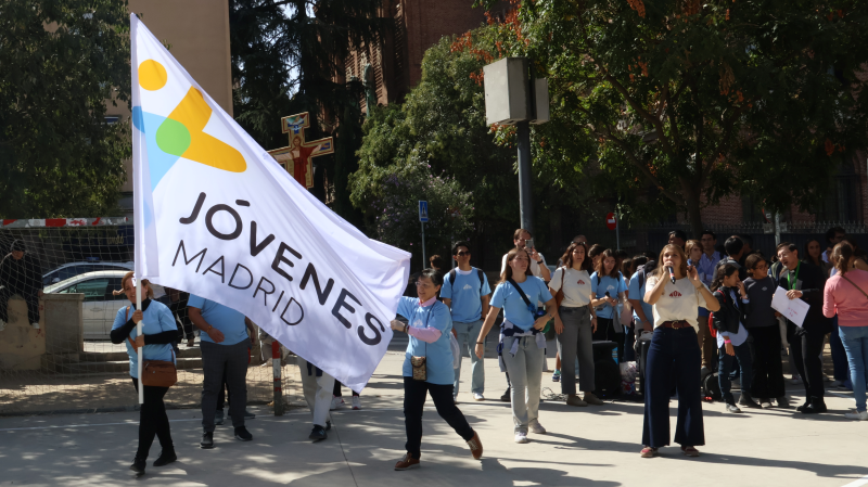 archimadrid's tweet photo. 📰El @CardenalCobo, a los jóvenes del #WowFest: «La Iglesia os necesita para crear nuevas formas pastorales que den testimonio de esperanza»
➡️@archimadrid, @DiocesisGetafe y @DiocesisAlcala se juntaron y llenaron de jóvenes la #CatedralDeLaAlmudena
https://t.co/oXItxGszOA https://t.co/ARfz99RBnv
