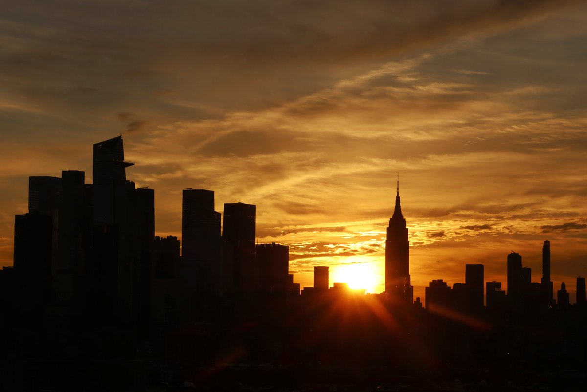 Saturday sunrise behind the Empire State Building in New York City #nyc  #newyork #NewYorkCity #sunrise, image size:1200x802