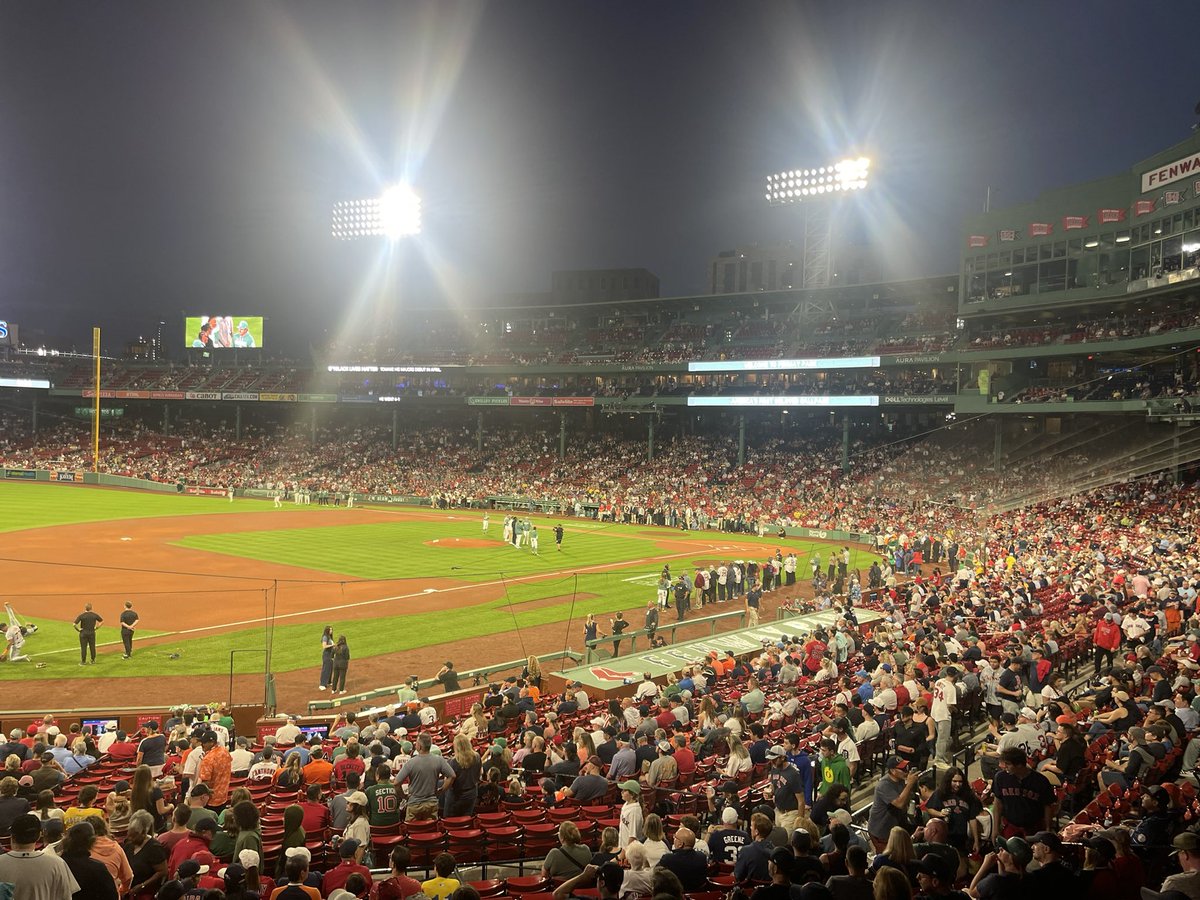 TravisThomasExp's tweet photo. Another Incredible Experience Last Nite @fenwaypark Where Legends Play &amp; Legendary Memories Are Made ❤️#travisthomasexperience #letsgocolt #letsgocam #redsox #fenwaypark @ountae https://t.co/ACwgXsTtDU
