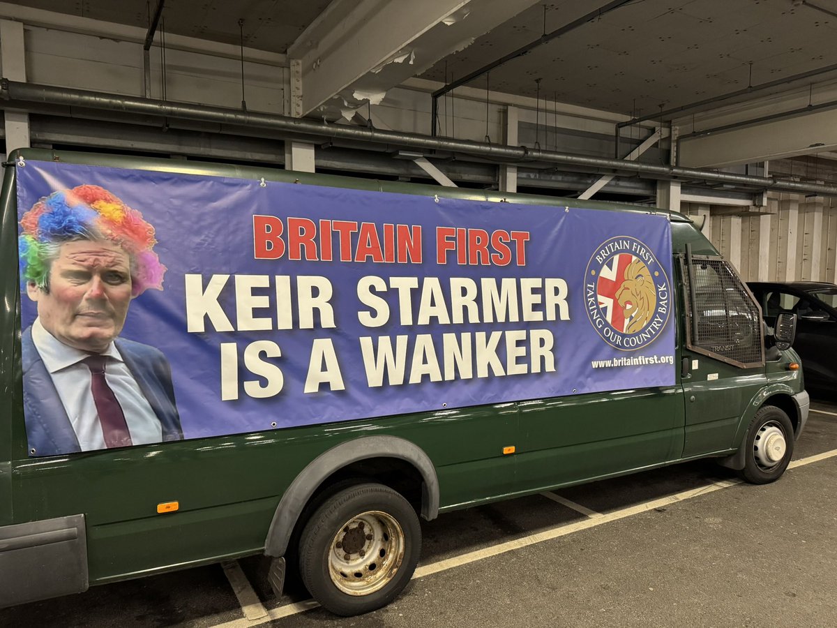BFirstParty's tweet image. Who likes our new Battle Bus banners? 🤣🤣🤣 #BritainFirst