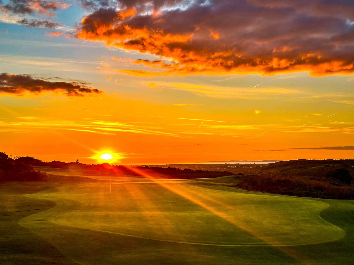 Not many things can compete with Ryder Cup Weekend... but sunsets #upthedown is one of them! 

📸 Simon Denny