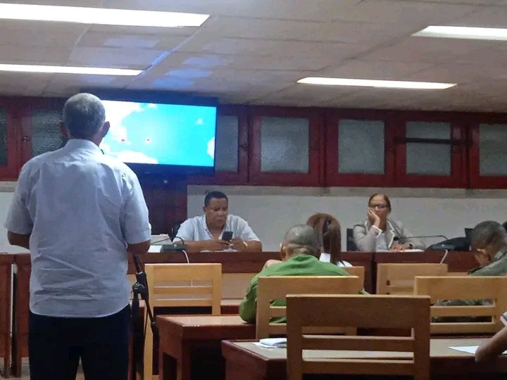 Continuamos adoptando medidas en todos los municipios de #Guantánamo para mitigar los efectos de las intensas lluvias, a raíz del evento meteorológico que incide en nuestro territorio. Hasta ahora hemos tenido inundaciones en #Caimanera.
#JuntosPodemosMás