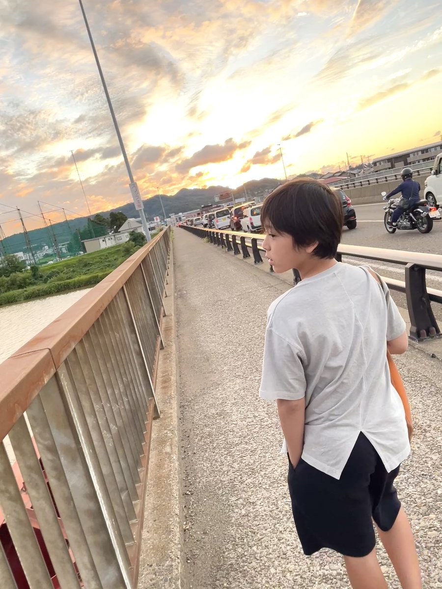 towa_12_11's tweet image. 歩いて買い物‼︎

夕日が綺麗すぎた✨

#渡邉斗翔
#夕日
#きれい
#買い物
#うっとり
#気持ちいい