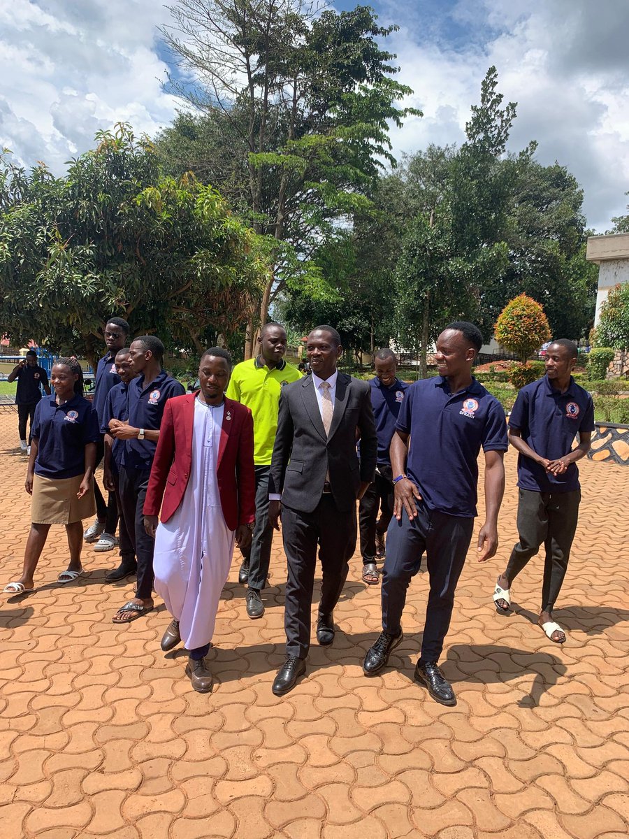 Ntuuse ku Ssomero lya St Francis Schools of Health Sciences Namataba mu Kyaggwe, okubangula abavubuka ba Beene ku nkozesa y'omutimbagano.

Mperekeddwako Mw. <a href="/AdrianLubyayi_1/">ADRIAN ABRAHAM LUBYAYI</a> omwogezi wa bavubuka ne Sipiika omuwumuze mw. <a href="/LukwagoJuliusK/">Lukwago Julius Kizza</a> 

<a href="/nkobazambogo_u/">NKOBAZAMBOGO UGANDA</a> <a href="/BugandaYouthC/">Buganda Youth Council</a>