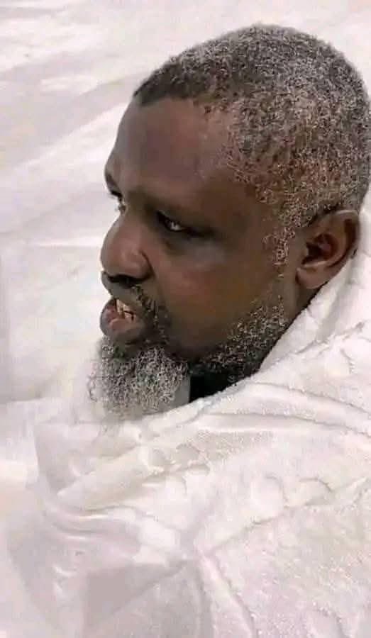 RakaFatima's tweet photo. Don ance Sani yana da gemu ba wani girmamawa bane a gare shi, Bunsuru ma yana da gemu.

Yadda ka ga le6en bunsuru in yana…. haka le6en wannan mutumin yake. https://t.co/GlaqRCa9LN
