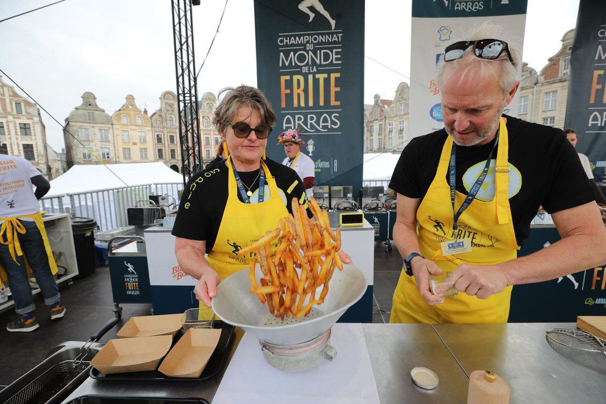 VilleArras's tweet image. 🍟 Retour en images sur un début de championnat croustillant à #Arras.

Ce matin, les premières catégories du Championnat du Monde de la Frite ont mis de la chaleur dans les cœurs avec la frite Créative et la frite Familiale ❤️

 #frites #championnatdumondedelafrite