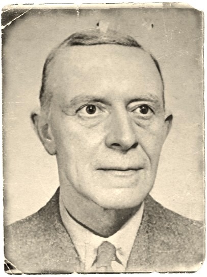 SOE History (@soehistory) on Twitter photo π
Ύπ
½ ππ
·π
Έπ π
³π
°π
SEP 27, 1888: Major Rainald Burne, MC, MiD is born in Surrey. Picked up by SOE in 1940, he was sent to work in Burma as part of the Oriental Mission. #RainaldHugoBurne #OrientalMission #Force136 #SOE #WW2 π¬π§
More information: soeinburma.com/the-men-of-soeβ¦ π
Ύπ
½ ππ
·π
Έπ π
³π
°π
SEP 27, 1888: Major Rainald Burne, MC, MiD is born in Surrey. Picked up by SOE in 1940, he was sent to work in Burma as part of the Oriental Mission. #RainaldHugoBurne #OrientalMission #Force136 #SOE #WW2 π¬π§
More information: soeinburma.com/the-men-of-soeβ¦