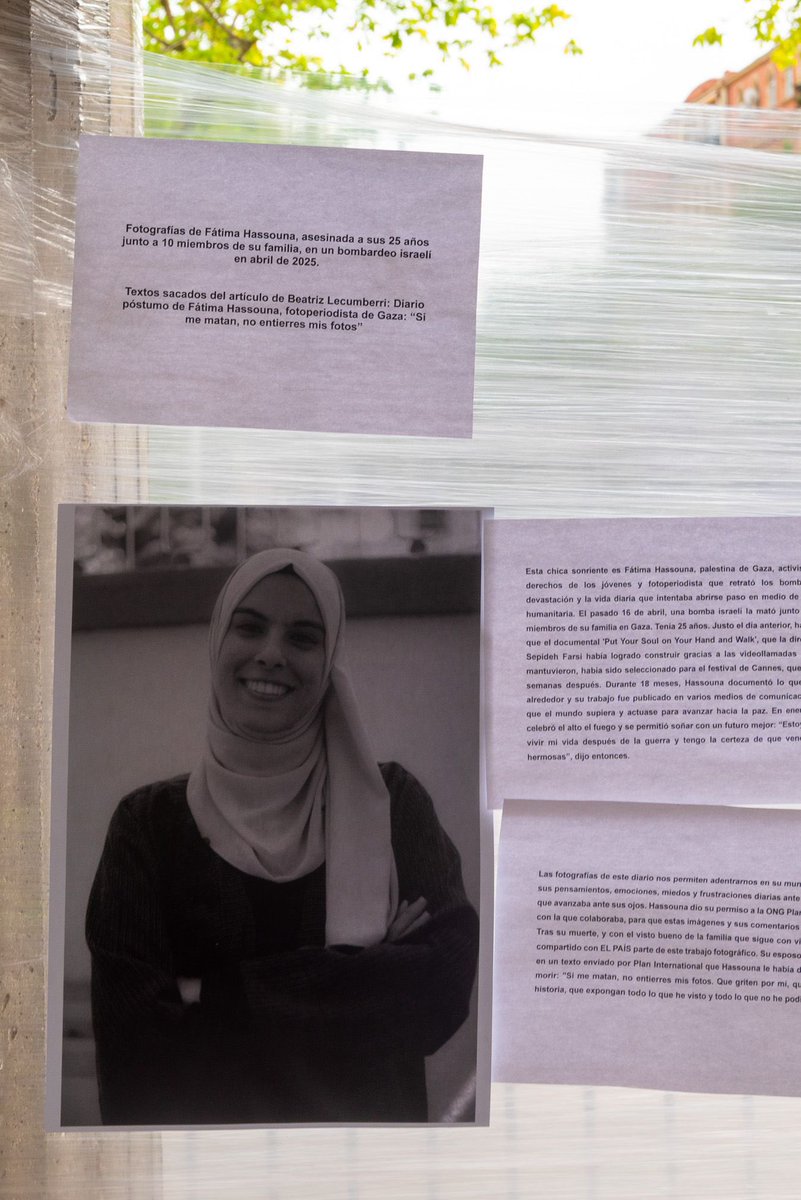📸Exposiciones de fotos. Por un lado, una recopilación de fotografías que reflejan diferentes luchas vecinales en barrios obreros de Salamanca. Por otro, la obra de Fátima Hassouna, fotógrafa asesinada en Gaza.