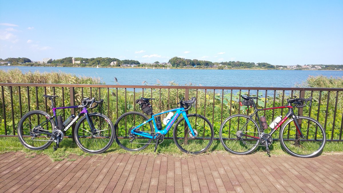 今日は県外からちゃんいろさん(<a href="/q1PN06ZY51Ojq2Y/">いろこい@iroquoiひもも</a>)としずくさん(<a href="/shizuku_mag/">しずく🍏</a>)が千葉まで来てくれたので八千代市で開催されていた #やちよ彼岸花まつり へ行ってきた
二人が自転車を楽しんでる姿を見て刺激を貰いました🔥
しずくさんのニューバイクカッコイイ🤩

本日の走行距離は64.2km
お疲れ様でした