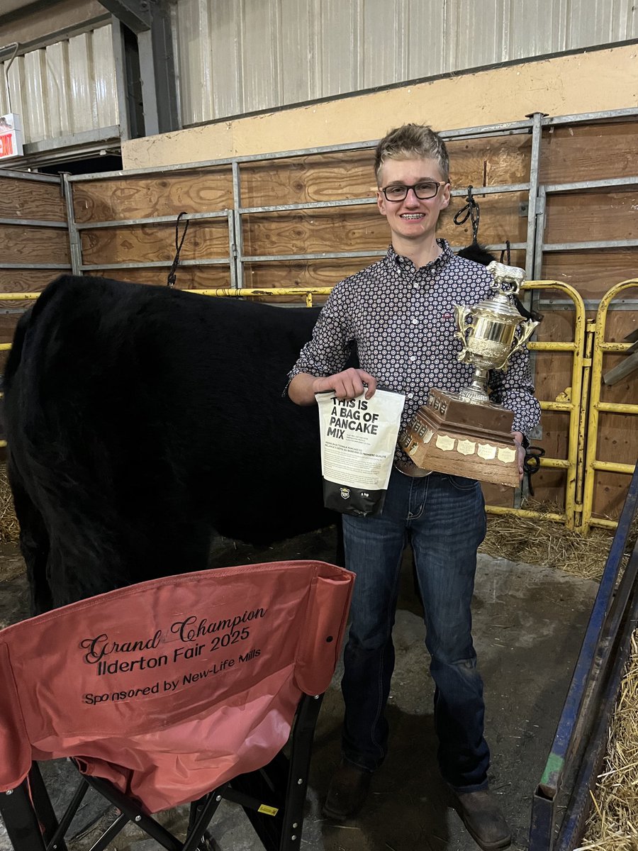 Another great night at the <a href="/IldertonFair/">Ilderton Ag Society</a> and the Market Steer show! ⁦<a href="/NewLifeMills/">New-Life Mills</a>⁩ was pleased to hand out the trophy to the Grand Champion Jake Dale! It takes a lot of time and effort to get a good looking steer like that ! Congratulations Jake!