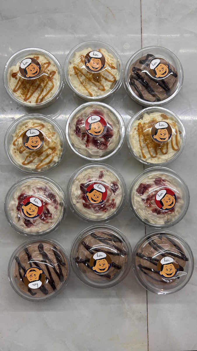 hertdm's tweet photo. Besok di CFD mimin mau bawa special menu Banana Pudding 🍌 
Ada 3 Variant 🍫 🍓 🍌 cuma 15k an ajaa!! 
Stock terbatas bgt karena mimin mau kalian kenalan dulu sama menu baru kita satu inii hihii 🥰✨ https://t.co/I3KYioCdeS